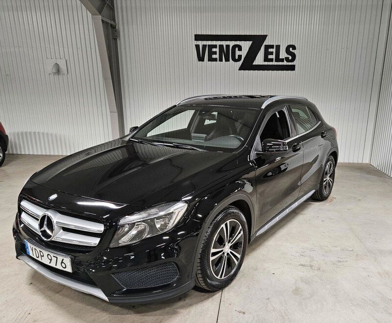 Svart Begagnad 2016 Mercedes GLA200 AMG SUV | 179 000 kr (Lite dyr) - Bild 1/4
