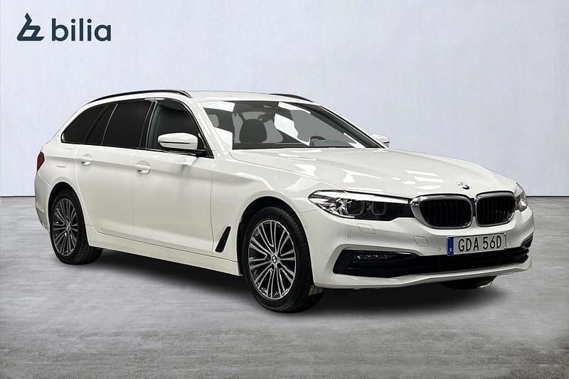 Vit Begagnad 2018 BMW 520 Sport Line Kombi | 289 000 kr (Bra pris) - Bild 1/4