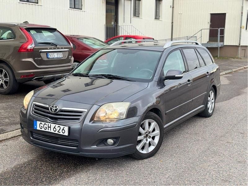 Grå Begagnad 2007 Toyota Avensis Kombi | 29 900 kr (Bra pris) - Bild 1/4