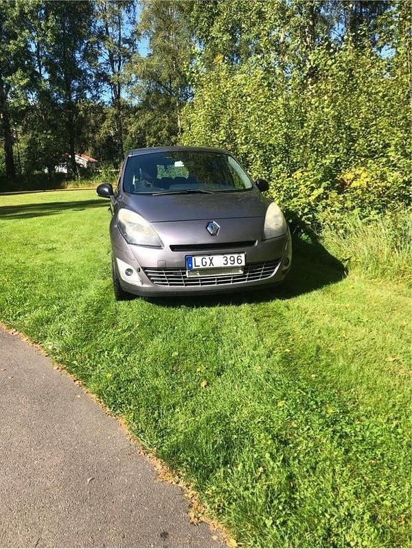 Grå Begagnad 2011 Renault Grand Scénic III Bose Edition Minibuss | 32 000 kr (Superpris) - Bild 1/4