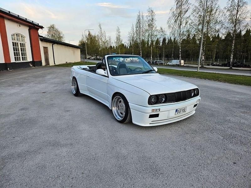 Begagnad BMW 325 170 HK (125 kW) 1987 Vit