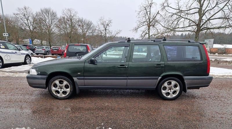 Begagnad 2000 Volvo XC70 Kombi | 25 000 kr (Marknadspris) - Bild 1/4
