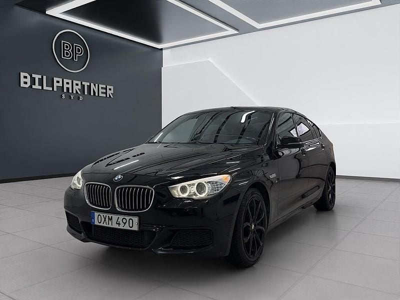 Svart Begagnad 2016 BMW 530 Gran Turismo M Sport Halvkombi | 189 900 kr (Superpris) - Bild 1/3