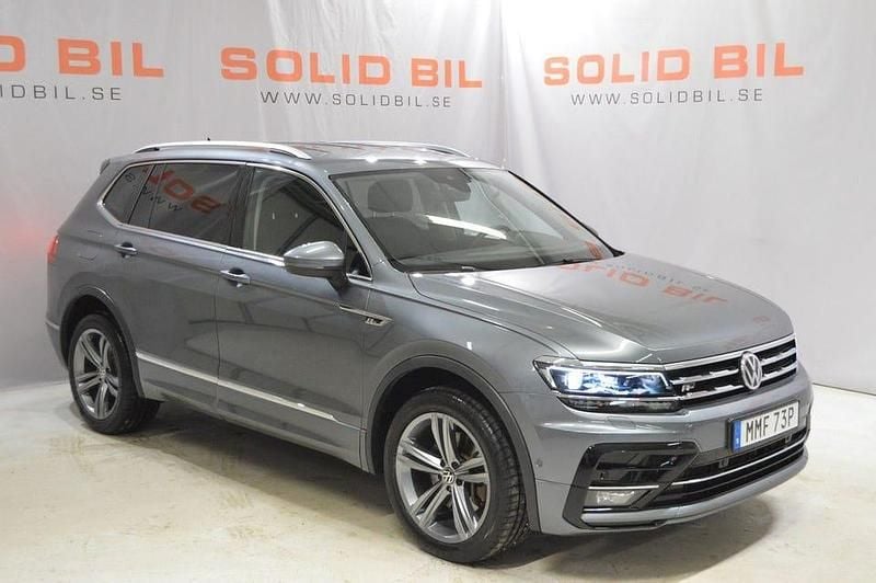 Mörkgrå Begagnad 2021 VW Tiguan Allspace R-line SUV | 289 900 kr (Bra pris) - Bild 1/4