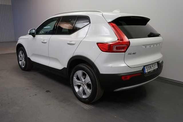 Begagnad Volvo XC40 Momentum 151 HK (111 kW) 2018 Vit SUV