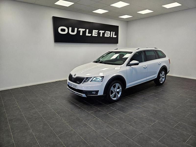 Vit Begagnad 2018 Skoda Octavia Scout Kombi | 164 900 kr (Bra pris) - Bild 1/4