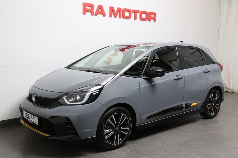 Begagnad Honda Jazz Hybrid 122 HK (89 kW) 2024 Grå Halvkombi