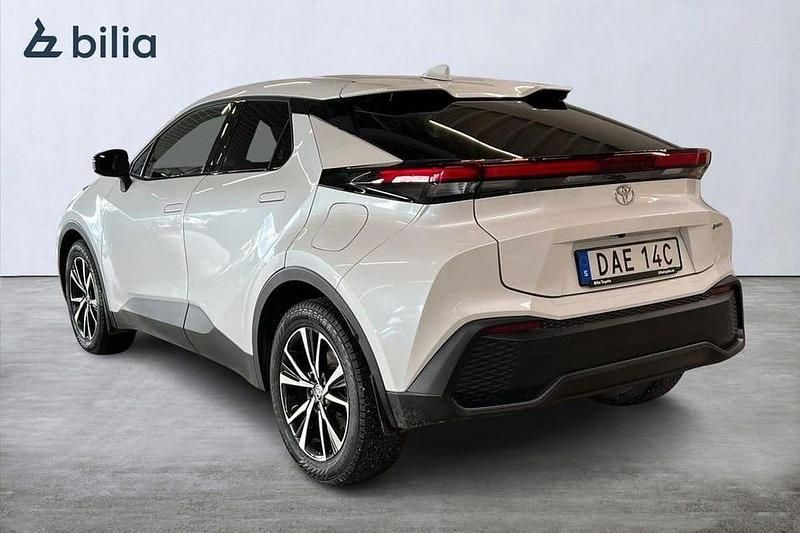 Begagnad Toyota C-HR Style 226 HK (166 kW) 2024 Vit SUV