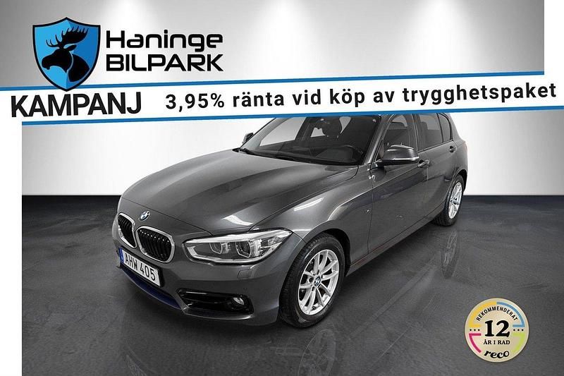 Grå Begagnad 2015 BMW 118 Sport Line Halvkombi | 159 500 kr (Marknadspris) - Bild 1/4