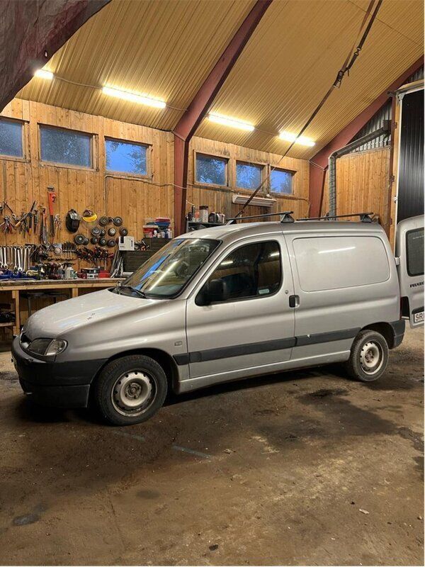 Grå Begagnad 2001 Peugeot Partner Minibuss | 4 500 kr - Bild 1/1