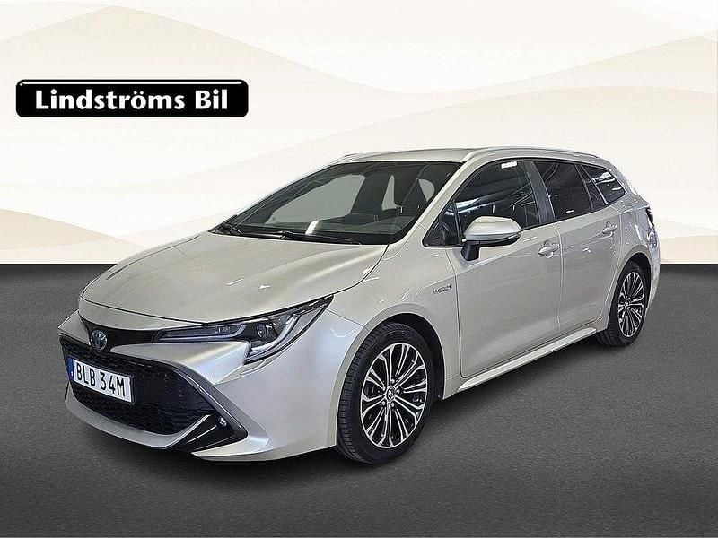 Silver Begagnad 2019 Toyota Corolla Style Kombi | 234 900 kr (Marknadspris) - Bild 1/3