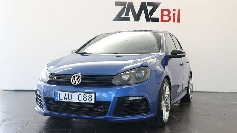 Blå Begagnad 2011 VW Golf VI R Halvkombi | 149 900 kr - Bild 1/4