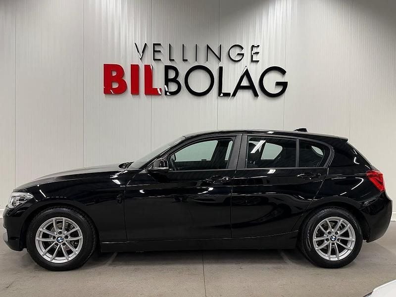 Svart Begagnad 2017 BMW 118 Advantage Halvkombi | 149 500 kr (Bra pris) - Bild 1/4