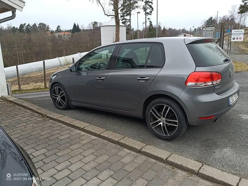 Grå Begagnad 2011 VW Golf VI Halvkombi | 69 000 kr (Marknadspris) - Bild 1/4