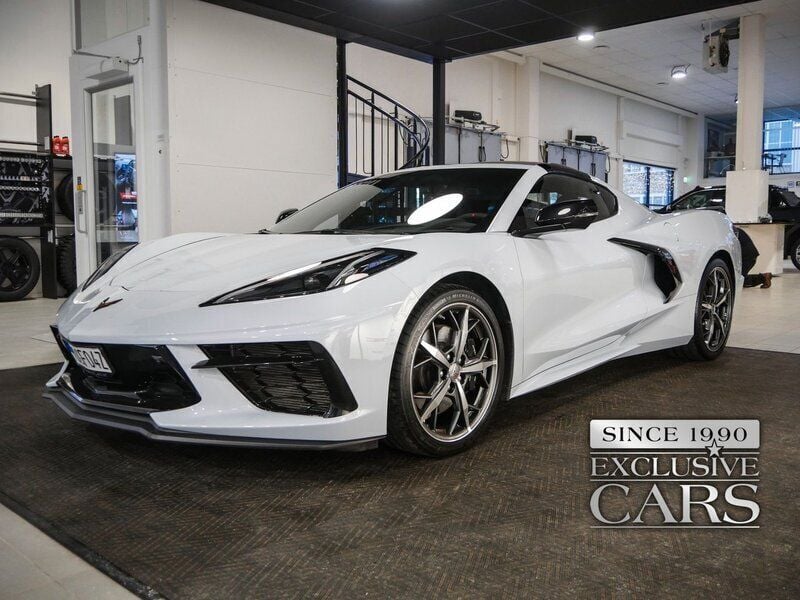 Ljusgrå Begagnad 2022 Chevrolet Corvette Stingray Sportkupé | 1 149 000 kr (Lite dyr) - Bild 1/4