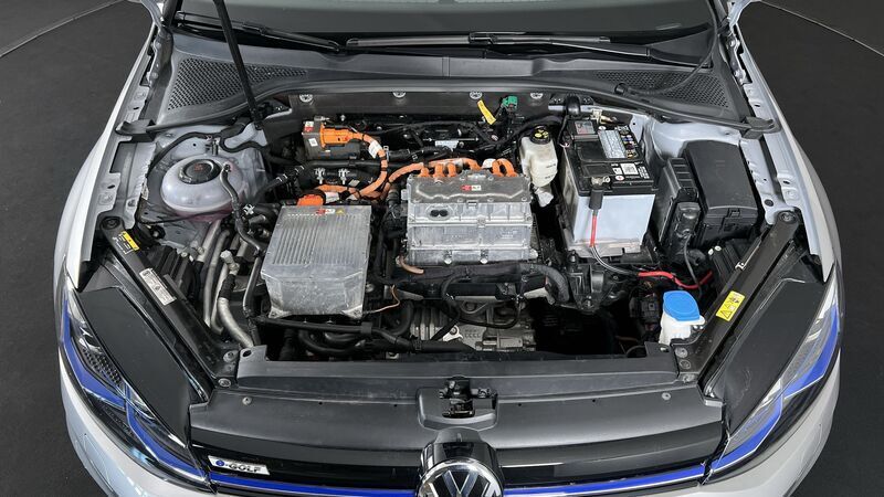 Begagnad VW e-Golf 100 kW (136 HK) 2017 Halvkombi