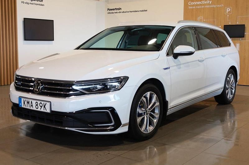 Vit Begagnad 2022 VW Passat GTE Kombi | 254 900 kr (Bra pris) - Bild 1/3