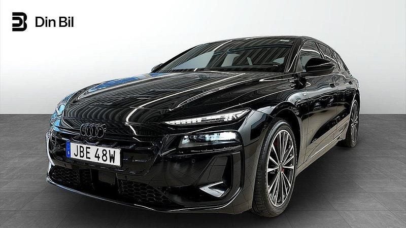 Svart (mytsvart metallic) Begagnad 2025 Audi A6 e-tron Performance Kombi | 759 000 kr - Bild 1/4