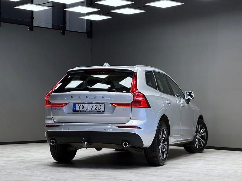 Begagnad Volvo XC60 Momentum 250 HK (183 kW) 2020 Silver SUV