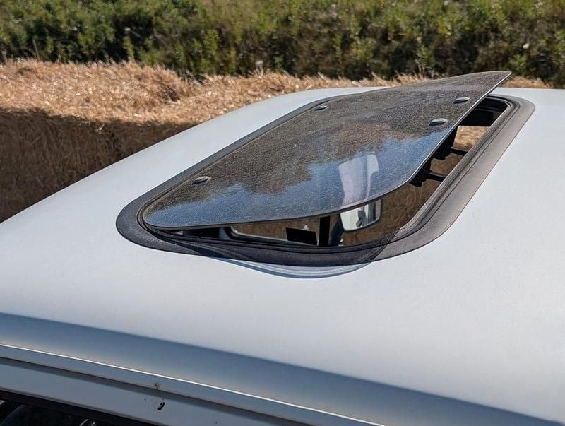 Begagnad VW Caddy 75 HK (55 kW) 1986 Vit Minibuss