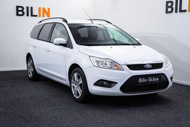 Begagnad Ford Focus Platinum 90 HK (66 kW) 2010 Vit Kombi