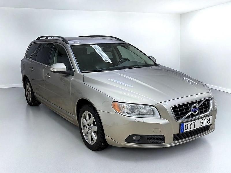 Begagnad Volvo V70 Momentum 175 HK (128 kW) 2009 Brun Kombi
