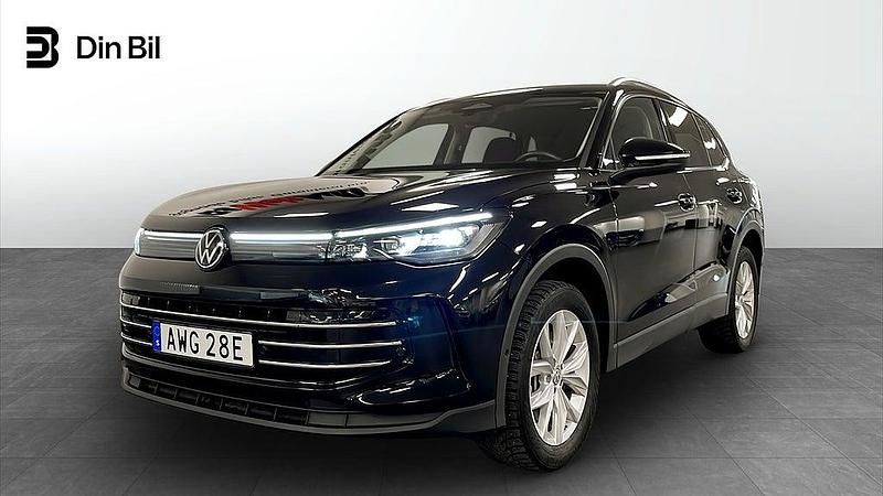 Deep black pearl Begagnad 2024 VW Tiguan SUV | 449 000 kr (Marknadspris) - Bild 1/4