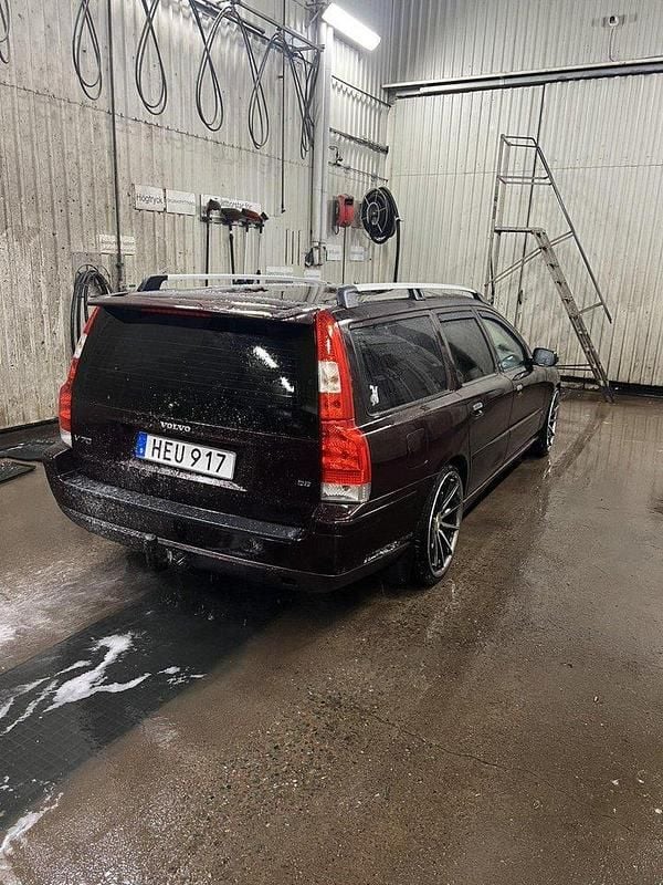Röd Begagnad 2007 Volvo V70 Kombi | 35 000 kr (Dyr) - Bild 1/4