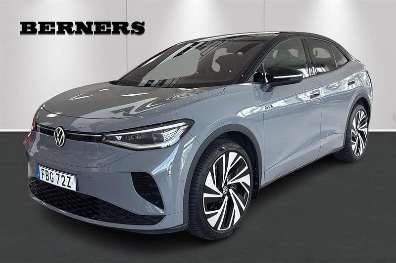 Grå Begagnad 2023 VW ID.5 GTX SUV | 469 900 kr (Marknadspris) - Bild 1/4