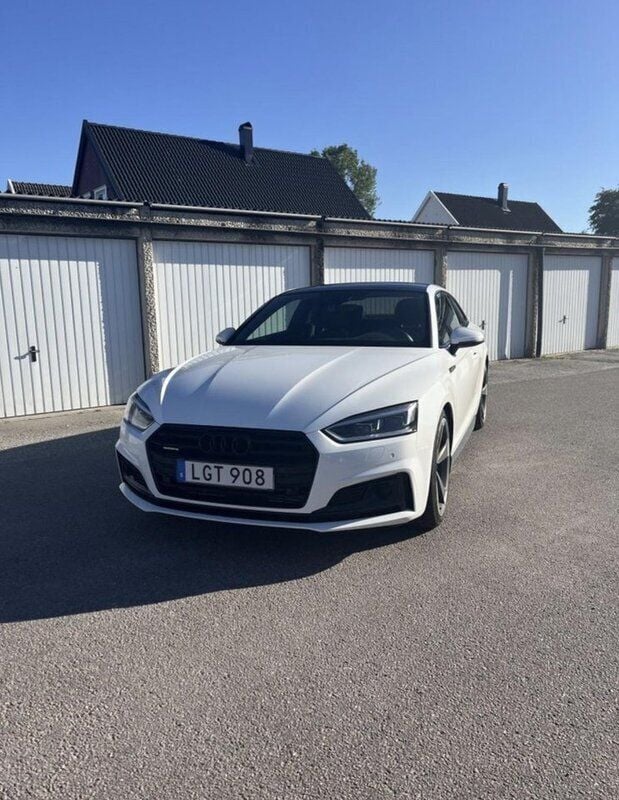 Vit Begagnad 2018 Audi A5 S-Line Sportkupé | 300 000 kr (Marknadspris) - Bild 1/4