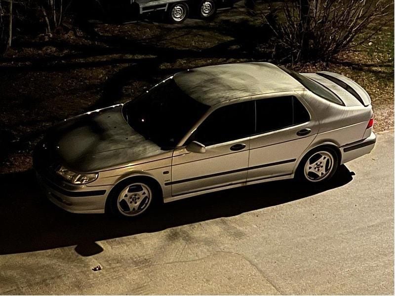Grå Begagnad 2000 Saab 9-5 Aero Sedan | 25 000 kr (Marknadspris) - Bild 1/2
