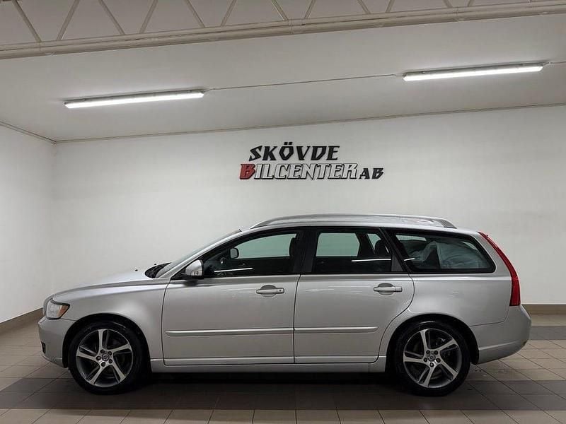 Begagnad Volvo V50 Momentum 116 HK (85 kW) 2012 Ljusgrå Kombi
