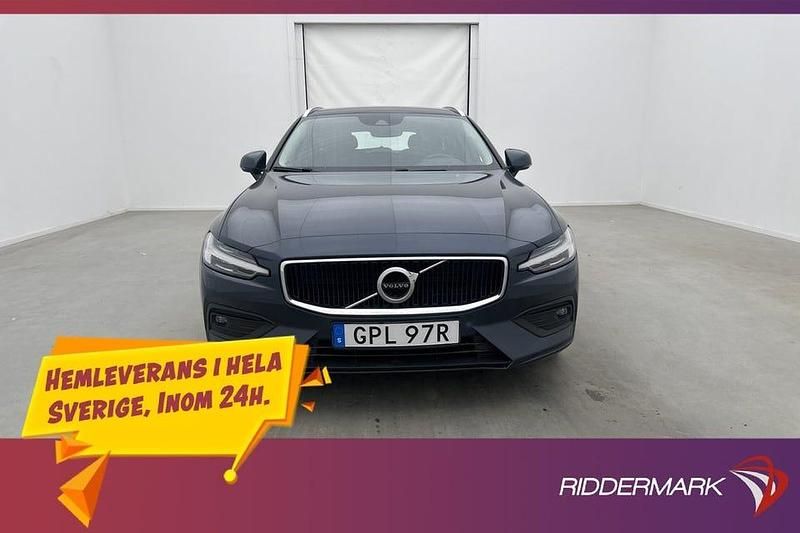 Begagnad Volvo V60 Momentum 197 HK (144 kW) 2020 Mörkblå Kombi