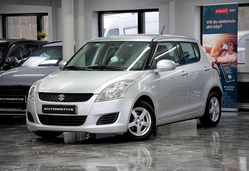 Grå Begagnad 2011 Suzuki Swift Halvkombi | 49 900 kr (Bra pris) - Bild 1/4