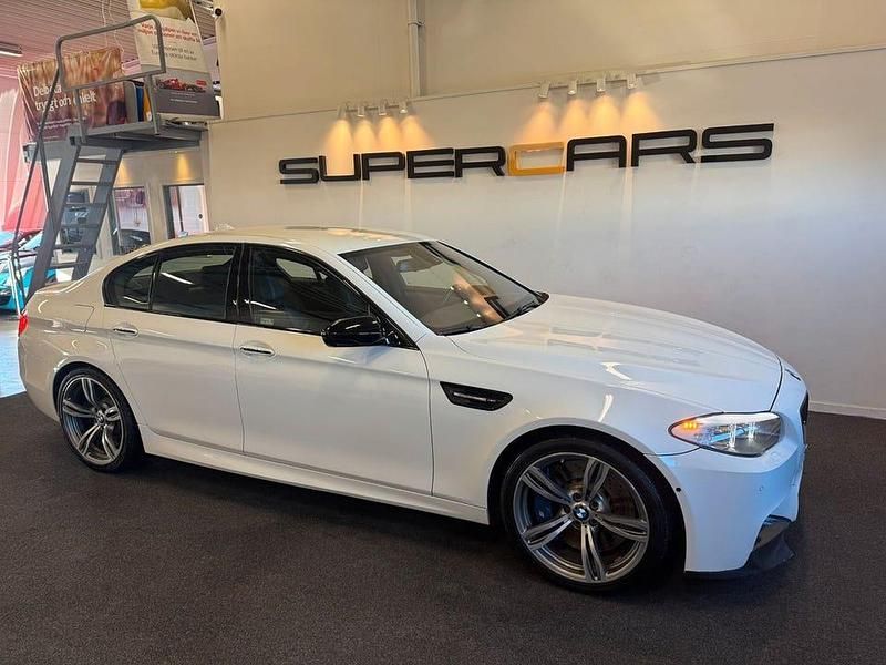 Begagnad BMW M5 561 HK (412 kW) 2012 Vit Sedan