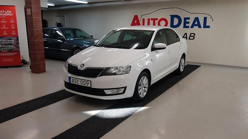 Vit Begagnad 2014 Skoda Rapid Halvkombi | 54 900 kr (Marknadspris) - Bild 1/4