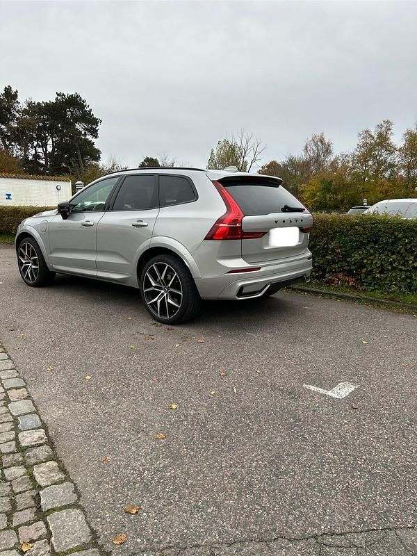 Begagnad Volvo XC60 405 HK (297 kW) 2022 Silver dawn SUV