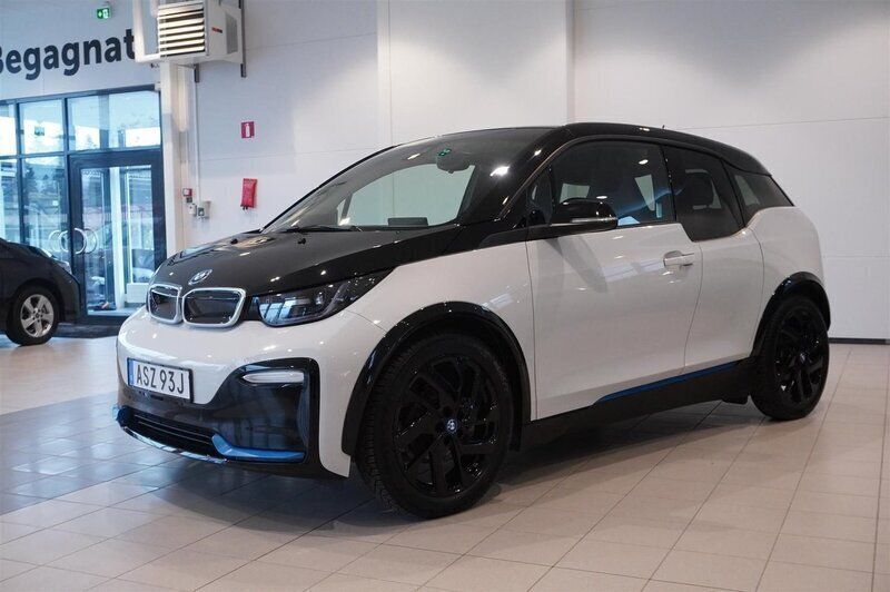 Vit Begagnad 2021 BMW i3 Comfort Edition Halvkombi | 234 800 kr (Lite dyr) - Bild 1/4