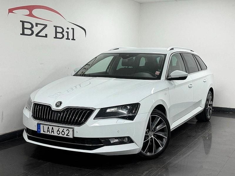 Vit Begagnad 2015 Skoda Superb LAURIN & KLEMENT Kombi | 164 900 kr (Marknadspris) - Bild 1/4