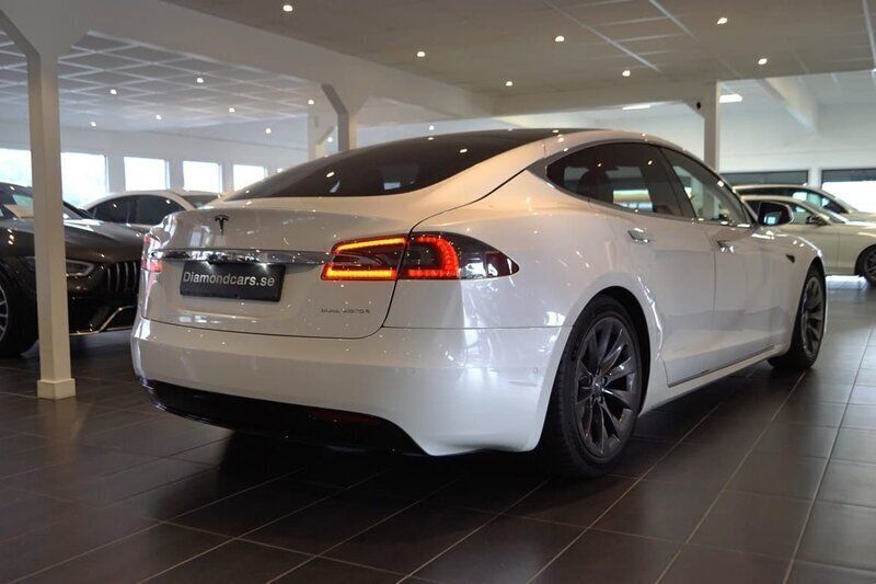 Begagnad Tesla Model S Long Range AWD 397 kW (541 HK) 2020 Vit Halvkombi