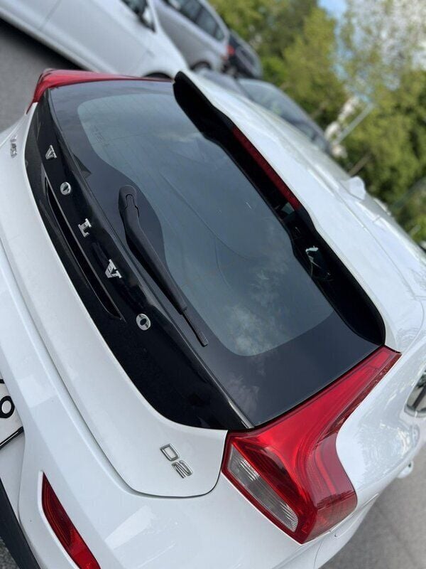 Vit Begagnad 2014 Volvo V40 Momentum Kombi | 115 000 kr (Marknadspris) - Bild 1/4
