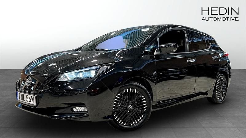 Svart Begagnad 2022 Nissan Leaf 360º Halvkombi | 184 900 kr (Marknadspris) - Bild 1/4