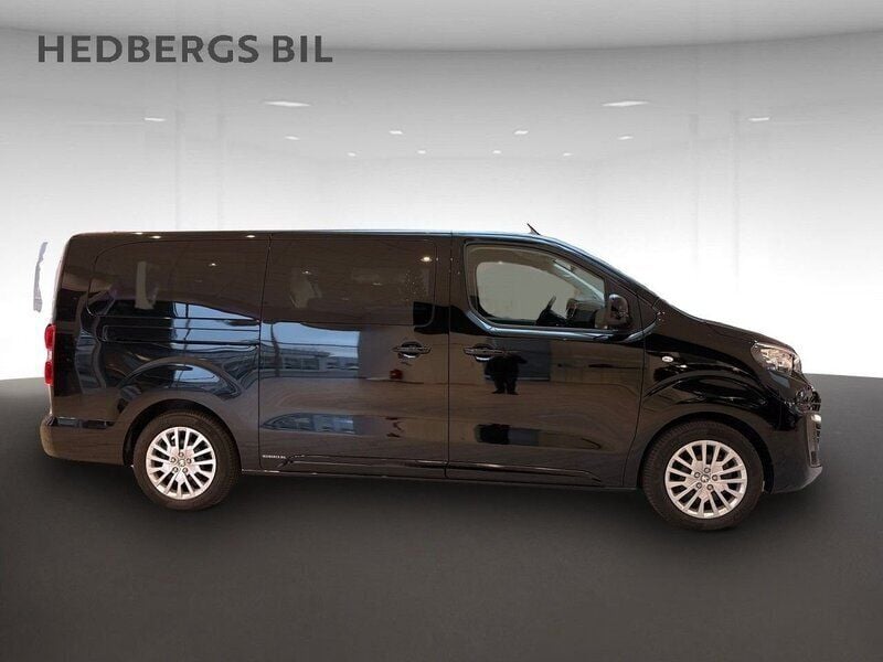 Begagnad Peugeot e-Traveller Business-Line 100 kW (136 HK) 2023 Svart Minibuss