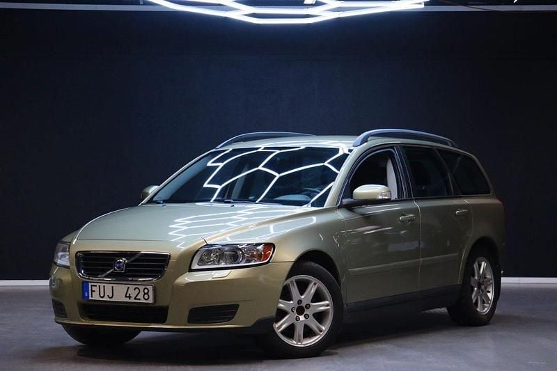 Grön Begagnad 2008 Volvo V50 Kombi | 39 900 kr (Marknadspris) - Bild 1/4