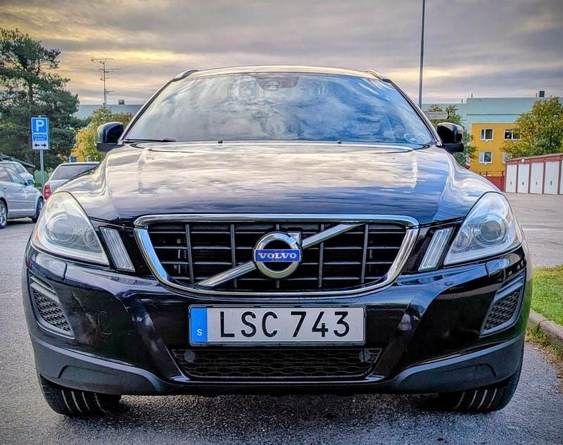 Svart Begagnad 2012 Volvo XC60 Summum SUV | 89 000 kr (Superpris) - Bild 1/4