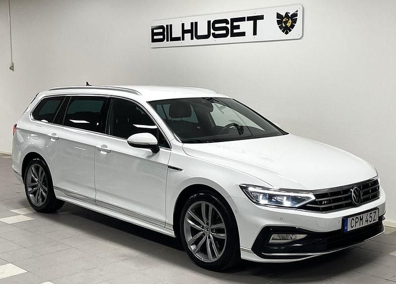 Vit Begagnad 2021 VW Passat R-line Kombi | 219 900 kr (Bra pris) - Bild 1/4
