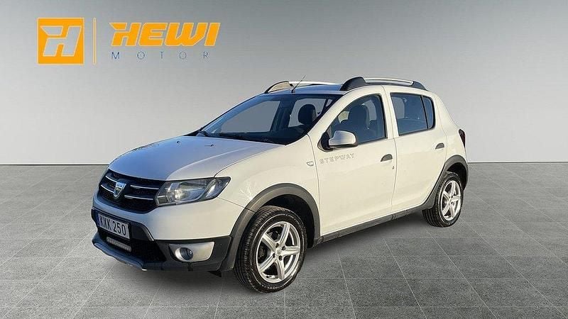 Vit Begagnad 2015 Dacia Sandero Stepway Halvkombi | 54 900 kr (Superpris) - Bild 1/4