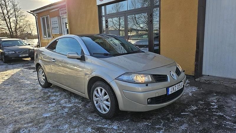 Ljusgrå Begagnad 2007 Renault Mégane Cabriolet Cab | 29 900 kr (Marknadspris) - Bild 1/4
