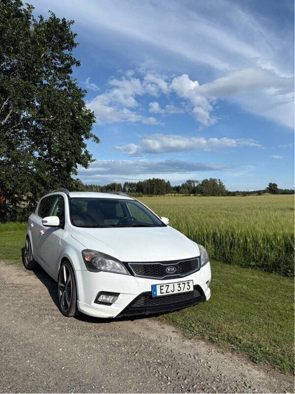 Vit Begagnad 2012 Kia Ceed Sportswagon Kombi | 52 000 kr (Marknadspris) - Bild 1/4
