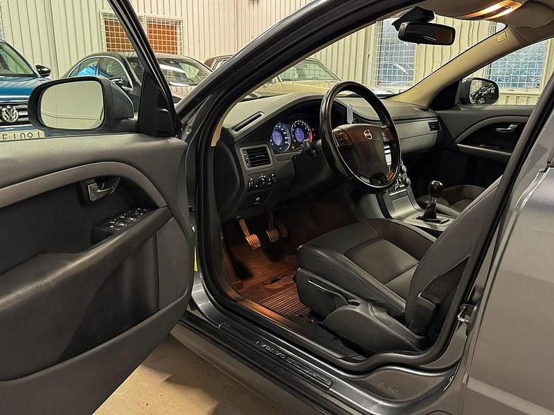 Begagnad Volvo V70 Kinetic 145 HK (106 kW) 2008 Grå Kombi